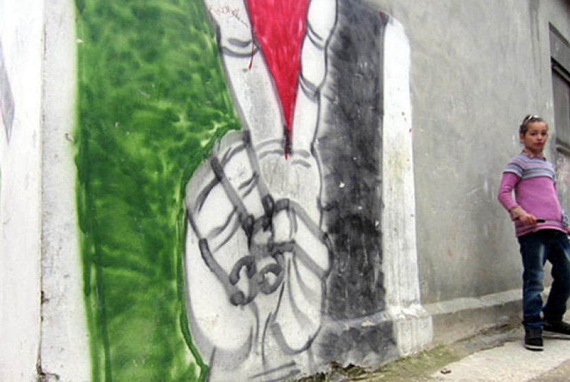 Grafiti yang dibuat pemuda Palestina di Gaza.
