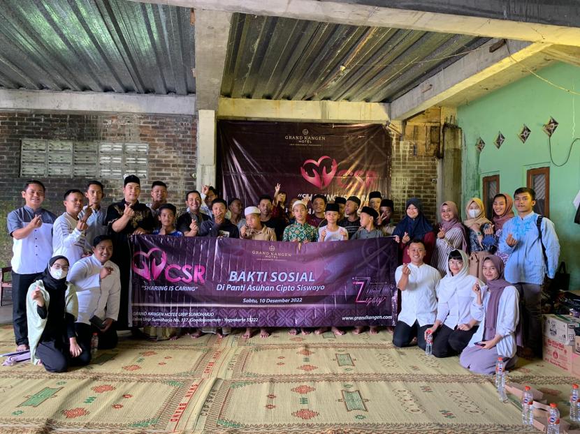 Grand Kangen Hotel, Kota Yogyakarta memberikan donasi kepada anak yatim piatu di Panti Asuhan Cipto Siswoyo.