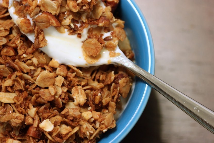 Granola. Makanan sarapan ini dapat meningkatkan kadar kolesterol kalau bahan-bahannya tak menyehatkan.