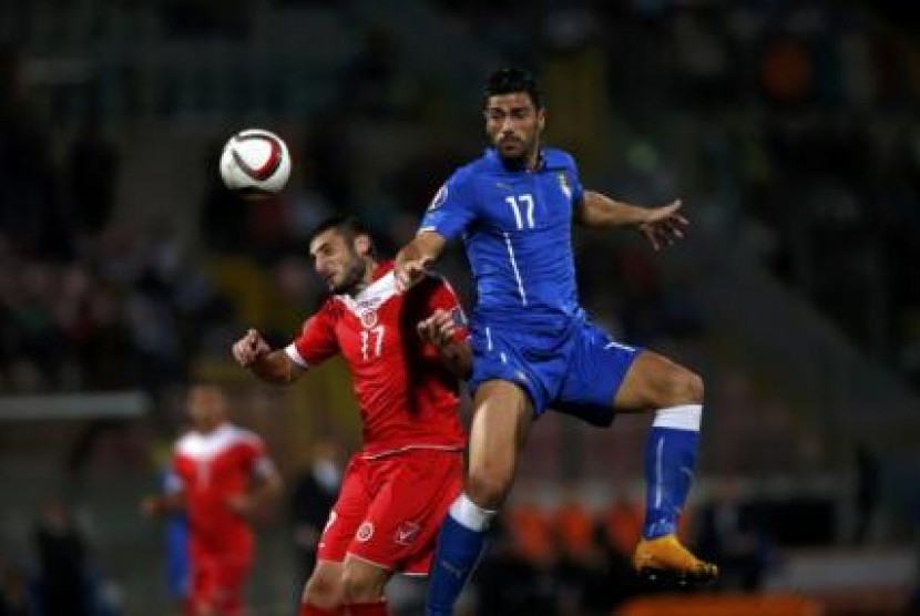 Graziano Pelle (kanan)