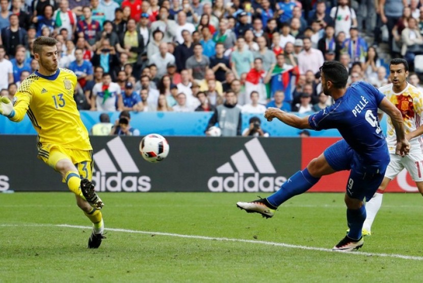 Graziano Pelle mencetak gol kedua Italia ke gawang Spanyol.