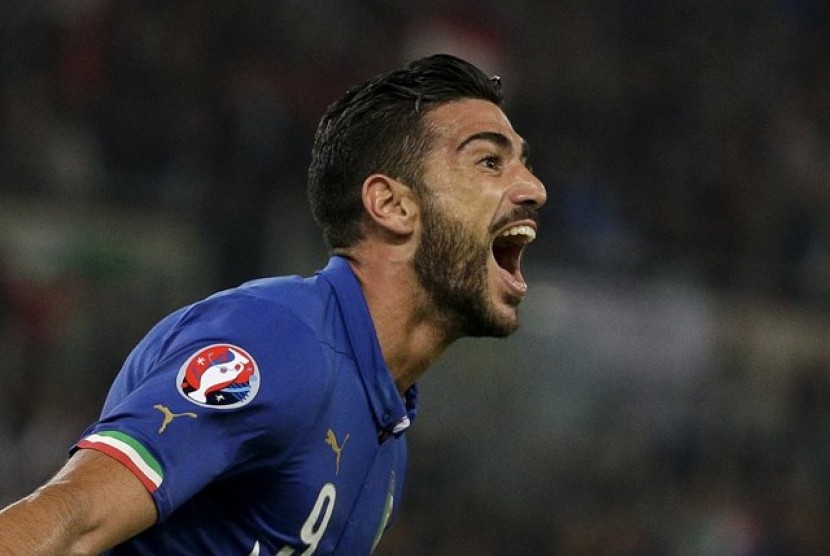 Graziano Pelle merayakan golnya yang menjadi penentu kemenangan 2-1 Italia atas Norwegia