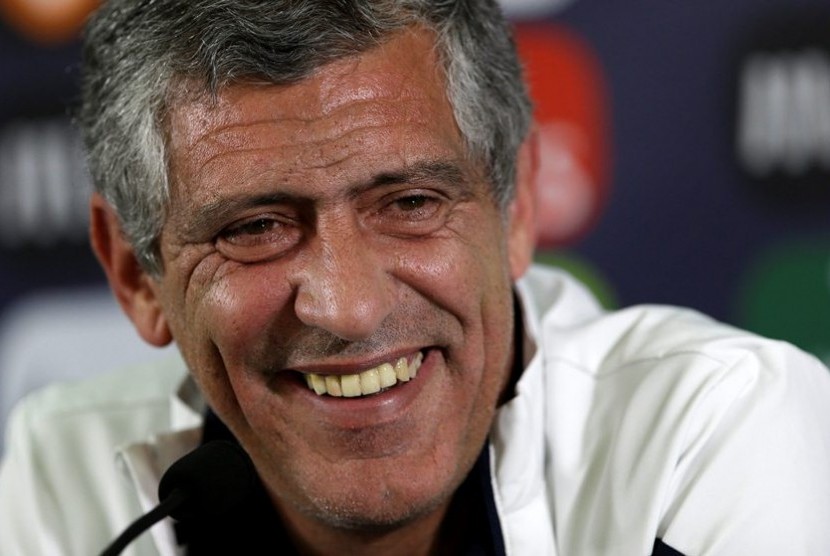 Greece's soccer coach Fernando Santos, from Portugal, smiles during a news conference at the National stadium, in Oeiras, near Lisbon, Friday, May 30, 2014. Greece will face Portugal on Saturday 31 in a friendly match in preparation ahead the World Cup. Gr