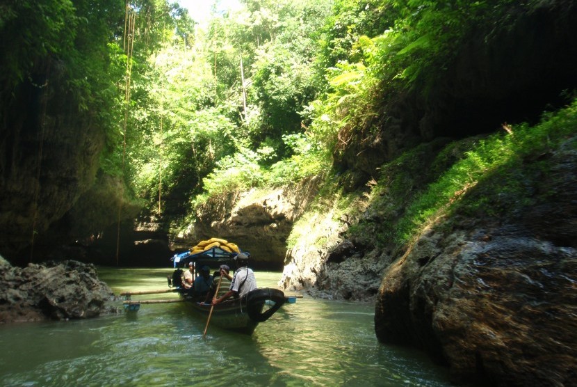 Kawasan wisata Green Canyon di Desa Kertayasa, Kecamatan Cijulang, Kabupaten Pangandaran