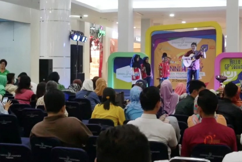 Green Pramuka Square berbagi bersama anak penderita kanker dari yayasan kasih anak Kanker Indonesia (YKAKI)