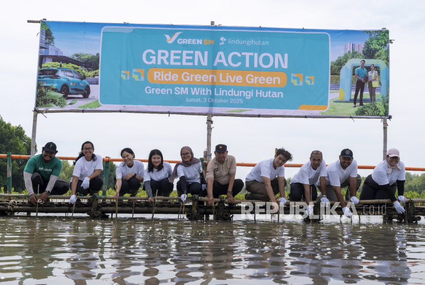 Dari Perjalanan Jadi Kontribusi, Green SM dan Mitra Lokal Tanam 1.000 Mangrove di Pantai Bahagia