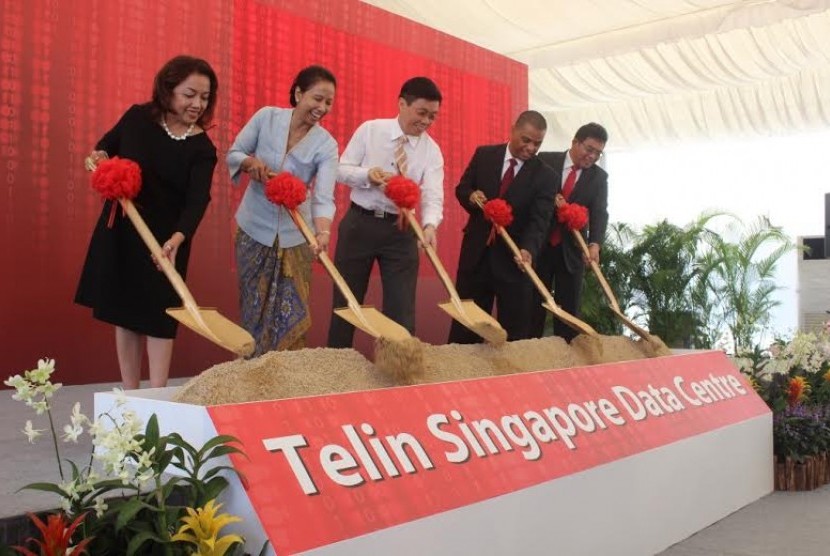 Groun breaking data center Telkom Internaional  Singapura di Singapura