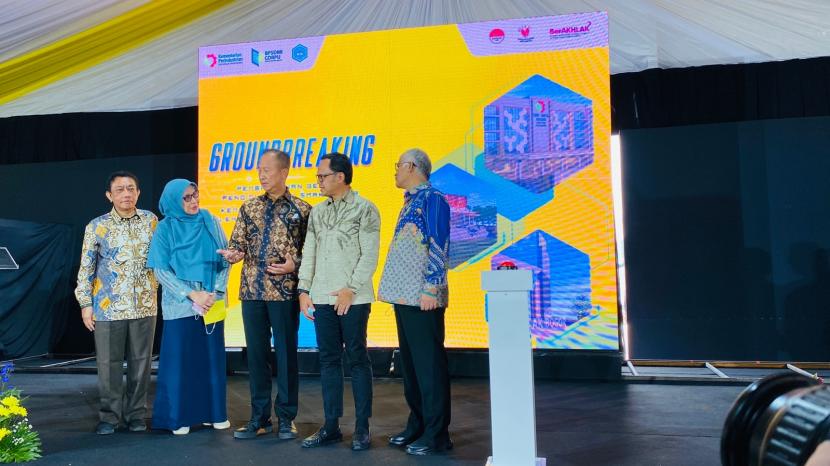 Ground breaking pembangunan gedung baru Sekolah Menengah Analisis Kimia Bogor (SMAKBO), dihadiri oleh Menteri Perindustrian RI Agus Gumiwang, Senin (26/12/2022). 
