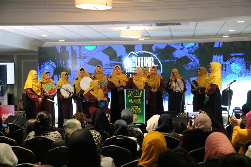 Grup Annisaa Rebana tampil di London