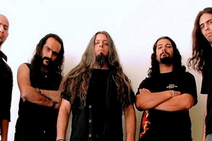 Dituduh Mainkan Musik Setan, Band Iran Tinggalkan Negaranya. Grup band heavy metal Iran, Arsames, melarikan diri dari negaranya setelah terancam 15 tahun penjara karena memainkan musik.