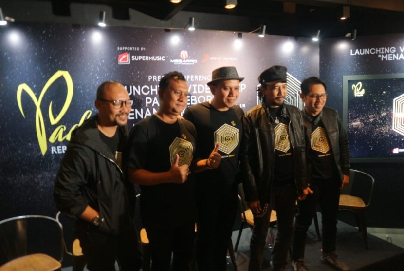 Grup Band Indonesia, Padi Reborn, mendaur ulang lagu 