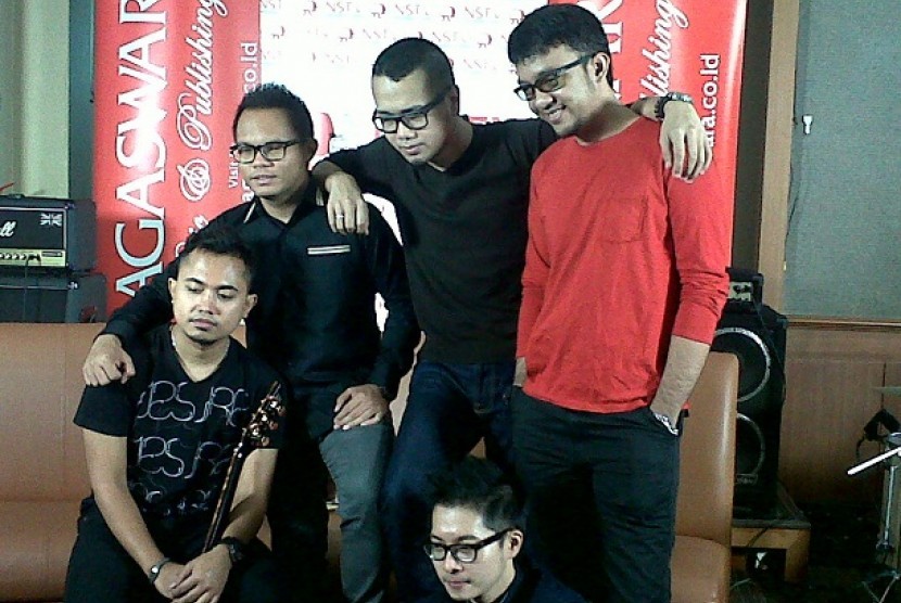 Grup Band Kerispatih meluncurkan album ketujuh berjudul 'Melekat di Jiwa'.