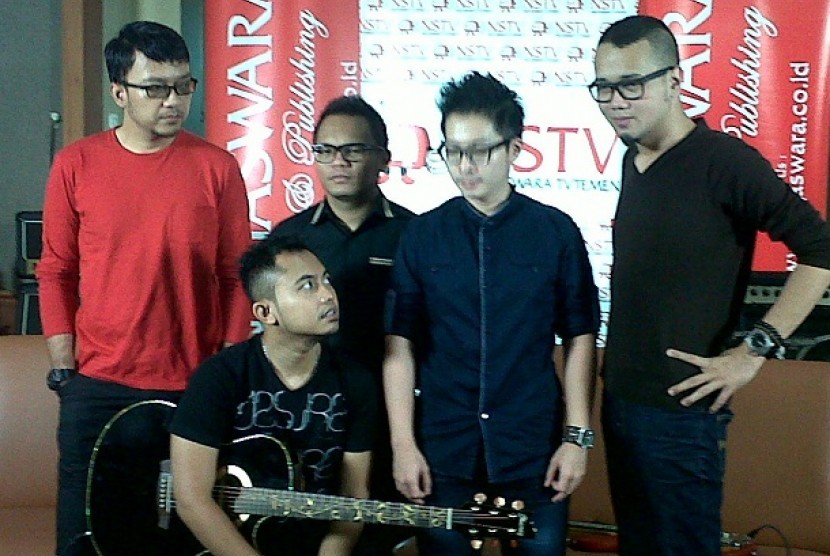 Grup Band Kerispatih meluncurkan album ketujuh berjudul 'Melekat di Jiwa'.