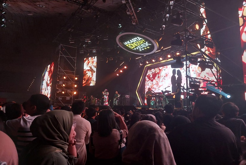 Grup band Potret tampil dalam gelaran Jakarta Concert Week 2023, Rabu (15/3/2023). Band yang digawangi Melly Goeslaw, Anto Hoed, Aksan Sjuman, Nikita Dompas dan Merry Kasiman ini banyak membawakan lagu dari album kedua, Potret II.