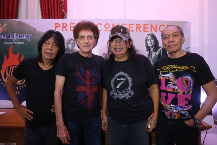 Grup band rock legendaris Indonesia, God Bless.