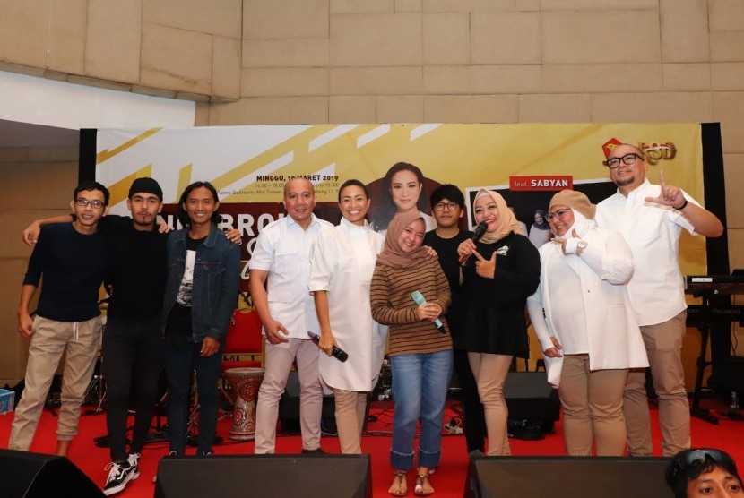 Grup band Sabyan dalam sebuah acara di Jakarta, Ahad (10/3)