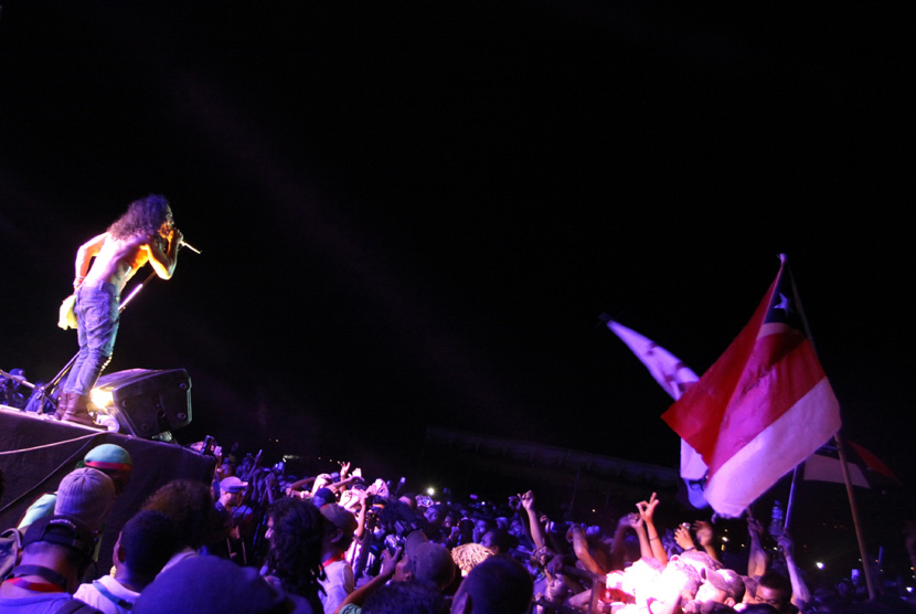 Grup band Slank tampil dalam konser di lapangan Tasitolu ,Dili,Timor Leste,Sabtu (16/3).  (Antara/Teresia May)