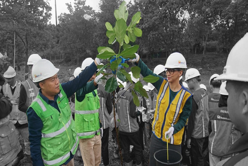 Grup BUMN Holding Industri Pertambangan MIND ID, PT Bukit Asam Tbk (PTBA), menggelar acara Green Mining berupa penanaman 1.000 batang pohon nangka di lahan bekas tambang Muara Enim seluas 1,6 hektar. Penanaman pohon tersebut merupakan bagian dari acara peringatan Hari Lingkungan Hidup Sedunia 2023.