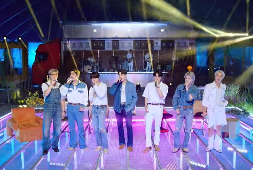 Grup K-pop BTS. Universal Music Group mulai hapus lagu artis-artisnya dari TikTok.