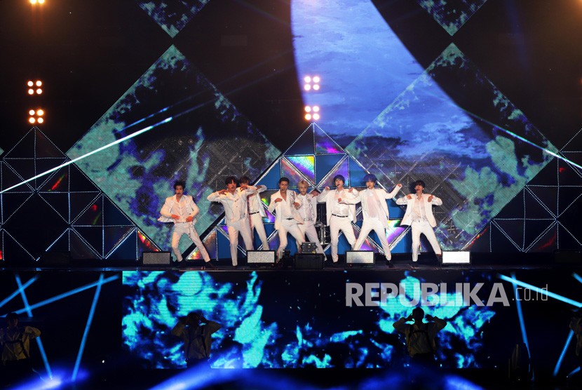 Grup K-pop Super Junior merilis video musik lagu Callin yang mengangkat vokal melodi para anggotanya.