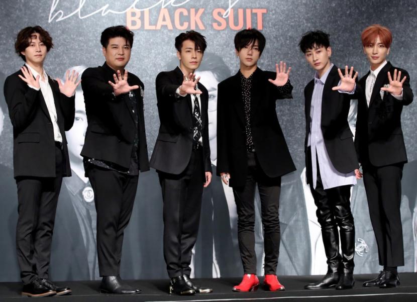 Grup K-pop Super Junior juga sempat diboikot penggemar.