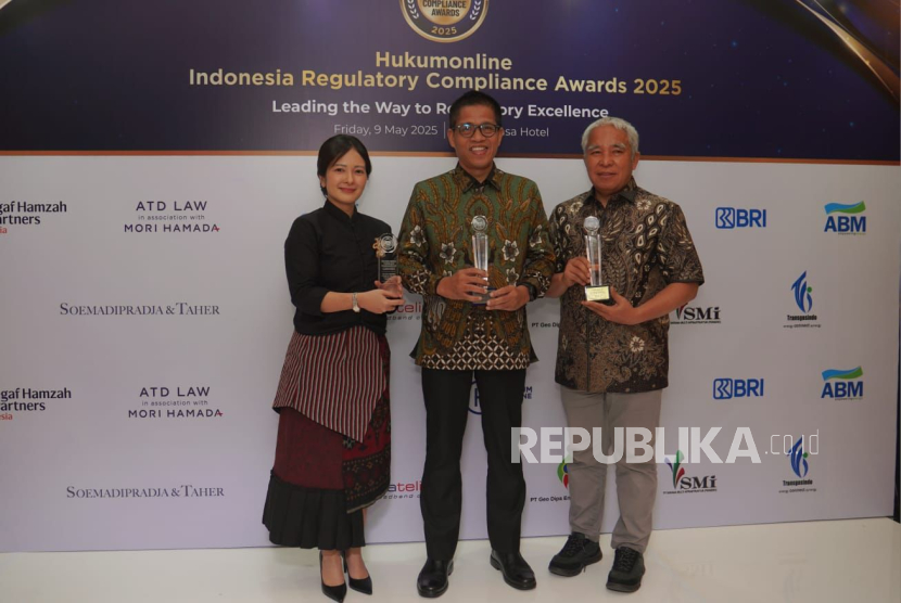 Grup MIND ID telah meraih serangkaian penghargaan dalam ajang bergengsi “Indonesia Regulatory Compliance Awards 2025” yang diselenggarakan oleh Hukumonline di Jakarta, Jumat (9/5/2025).