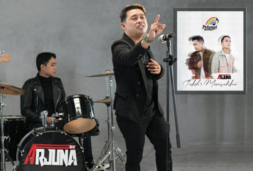 Grup musik Arjuna 89 yang digawangi Reza (vokal) dan Adoy (drum) merilis single yang bertajuk “Takdir Memisahkan” di label musik ternama Pelangi Records. 