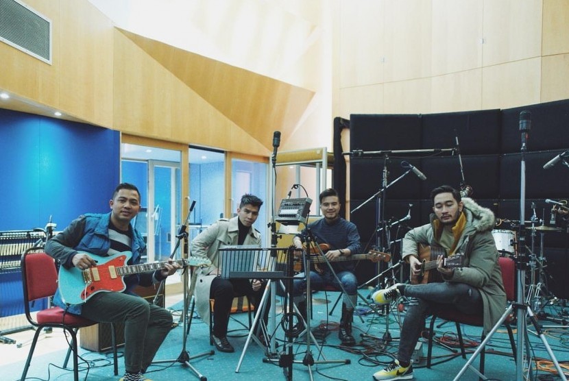 Grup musik Govinda akhir tahun lalu rekaman single Hal Hebat di Abbey Road Studios, London, Inggris.(Instagram official Govinda)