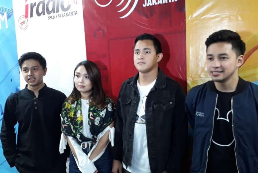 Grup Musik, Hivi berpartisipasi dalam ajang 100 Hati Untuk Lombok, yang merupakan program donasi on air MRA Media di Jakarta, Jumat (31/8).