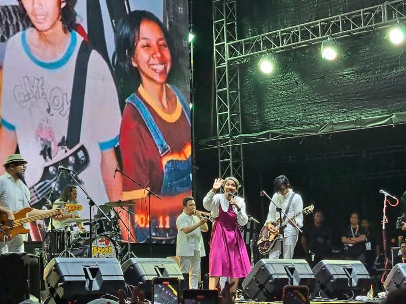 Grup musik Mocca tampil di Synchronize Fest hari kedua, Gambir Expo Kemayoran, Jakarta Utara, Sabtu (8/10/2022) petang.