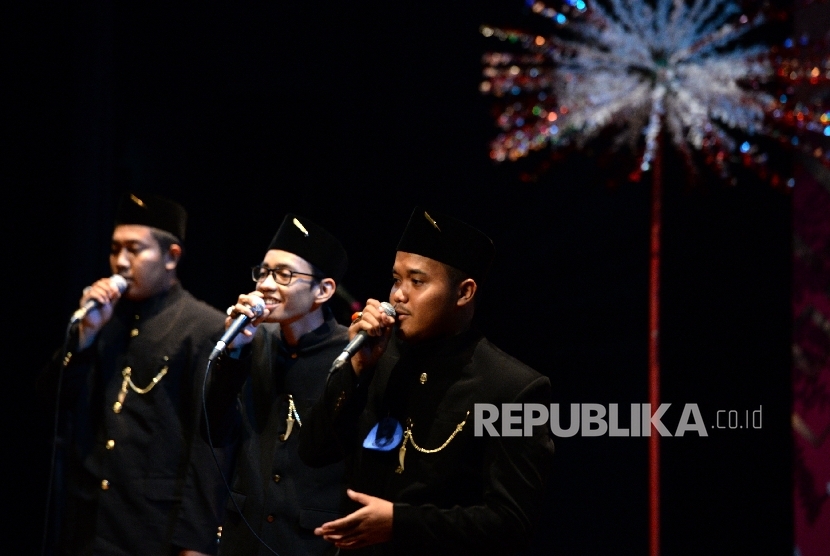 Grup Nasyid tampil saat Lomba Kesenian Nuansa Religi di Teater Kecil Taman Ismail Marzuki, Jakarta, Senin (9/10). 