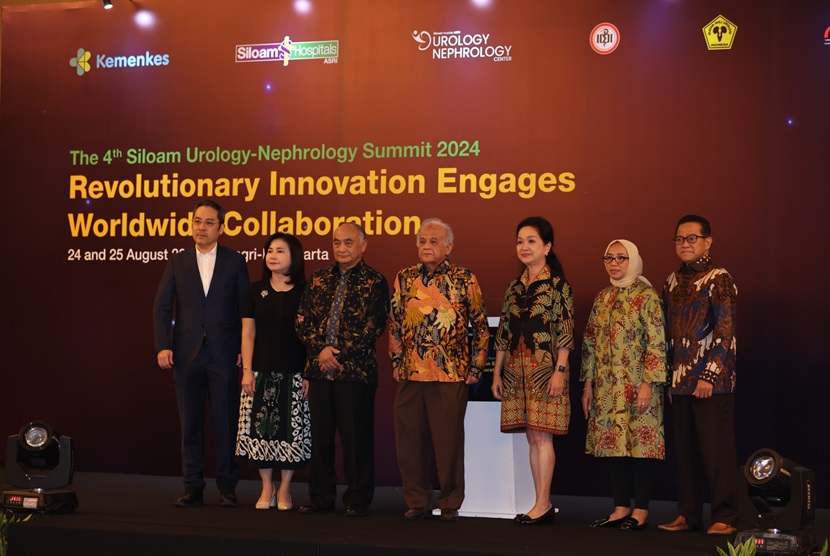 Grup RS Siloam melalui RS Siloam ASRI kembali menunjukkan komitmennya dalam bidang kesehatan dengan mengadakan Urology-Nephrology Summit Ke-4. Mengusung tema Revolutionary Innovation Engages Worldwide Collaboration, acara ini berhasil menarik lebih dari 600 praktisi medis dari berbagai disiplin ilmu untuk berkolaborasi dan mengeksplorasi inovasi terbaru dalam diagnosis, perawatan, dan pengelolaan penyakit ginjal dan urologi.