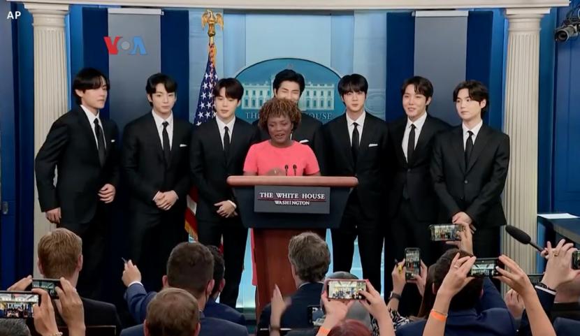 Grup vokal asal Korea Selatan, BTS di Gedung Putih, AS. Menteri Kebudayaan Korsel mengungkap syarat agar BTS bisa bebas dari wajib militer. Ilustrasi.