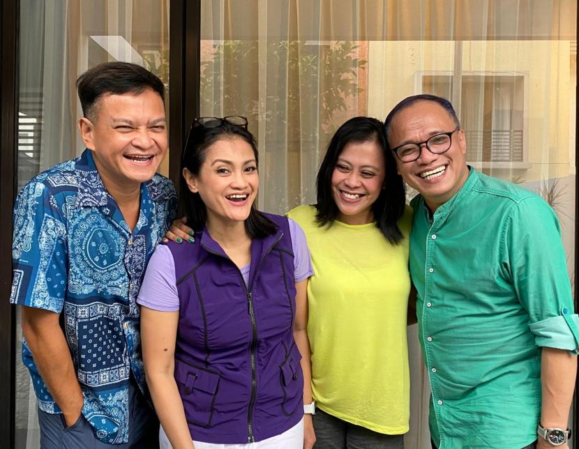 Grup vokal Nitatadi (Ronni Waluya, Rita Effendy, Netta Kusumah Dewi, dan Hedi Yunus) perkenalkan single baru Kawan, Rabu (2/12). 
