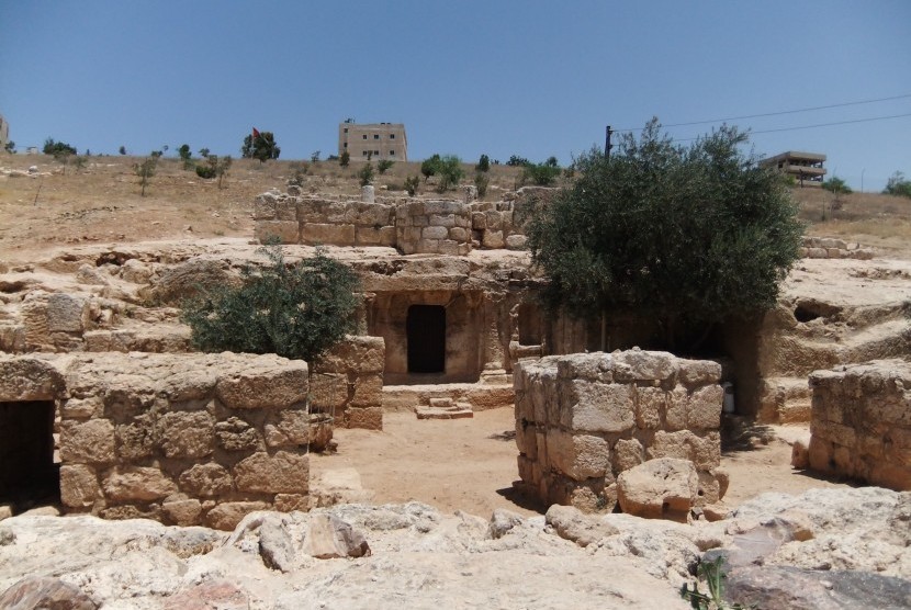 Ashabul Kahfi tertidur selama ratusan tahun dalam gua. Gua Ashabul Kahfi di Yordania.