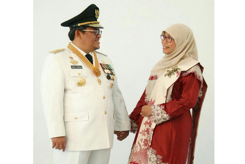 Gubernur Ahmad Heryawan (Aher) dan isteri Hj Netty Heryawan
