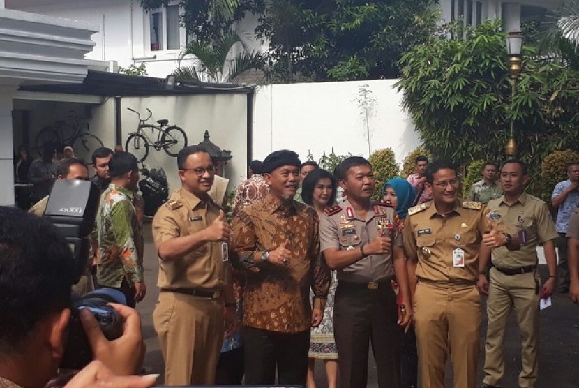 Gubernur Anies Baswedan dan Wagub Sandiaga Uno bertemu Ketua DPRD DKI Prasetyo Edi Marsudi, Senin (6/11)