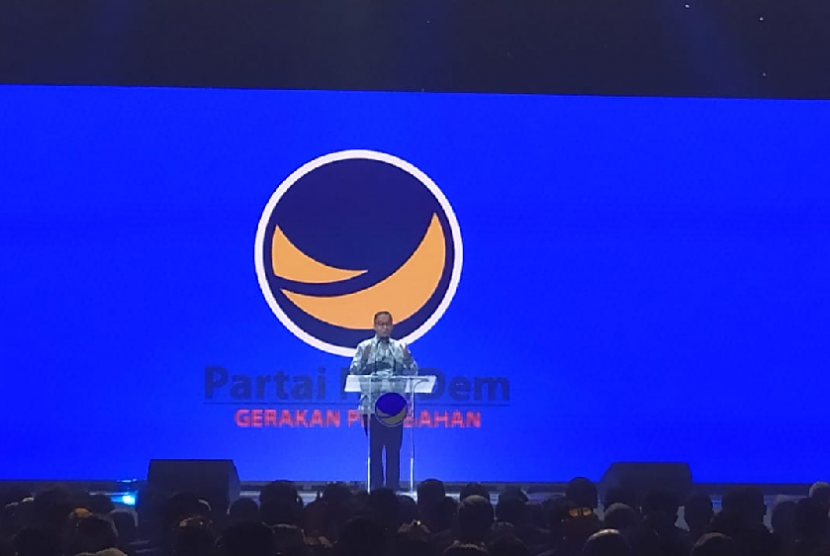 Gubernur Anies Baswedan memeberikan sambutan dalam kongres II Nasdem di JIExpo Jakarta Pusat, Jumat (8/11).