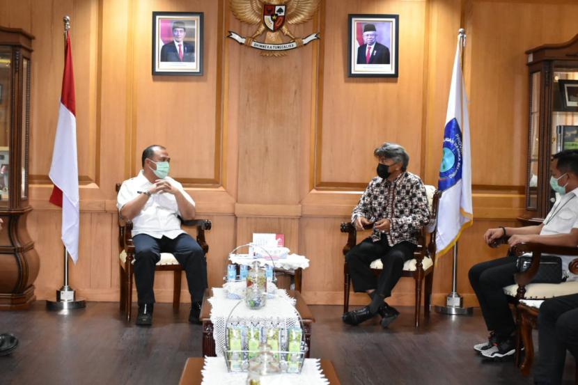  Gubernur Bangka Belitung (Babel), Erzaldi Rosman, mengeluarkan surat instruksi agar Pelabuhan Pangkal Balam dapat beroperasi 24 jam.