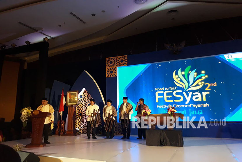 Pagelaran Festival Ekonomi Syariah (Fesyar) Regional Jawa 2018 di Ballroom Hotel Gumaya, Semarang, Jawa Tengah, Rabu (2/5). Fesyar tersebut merupakan bagian dari penyelenggaraan Indonesia Sharia Economic Forum (ISEF) di Surabaya pada Desember 2018.