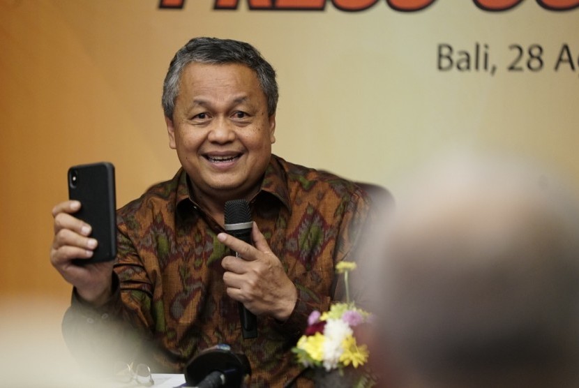 Gubernur Bank Indonesia sekaligus Ketua Umum Pengurus Pusat Ikatan Sarjana Ekonomi Indonesia (ISEI) Perry Warjiyo.  