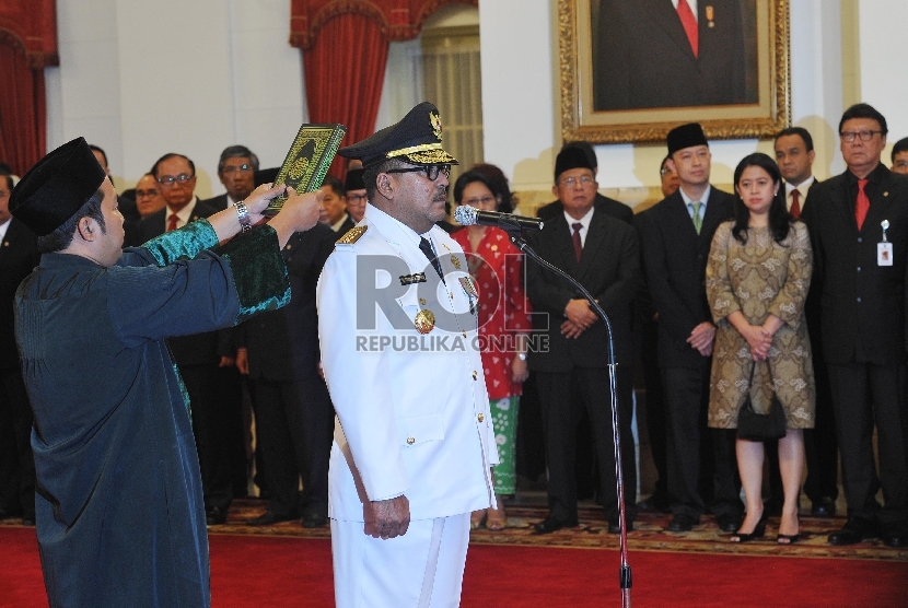 Gubernur Banten Rano Karno diambil sumpahnya saat acara pelantikan di Istana Negara, Rabu (12/8).