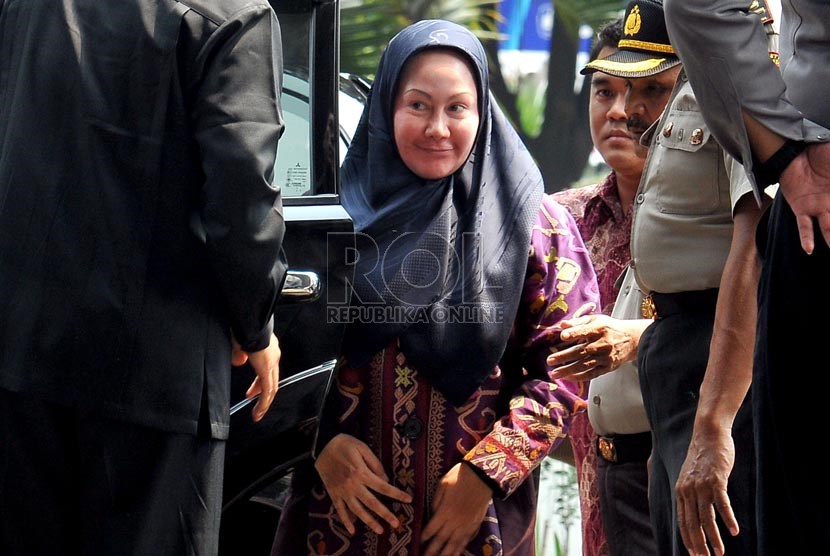   Gubernur Banten non-aktif Ratu Atut Chosiyah 