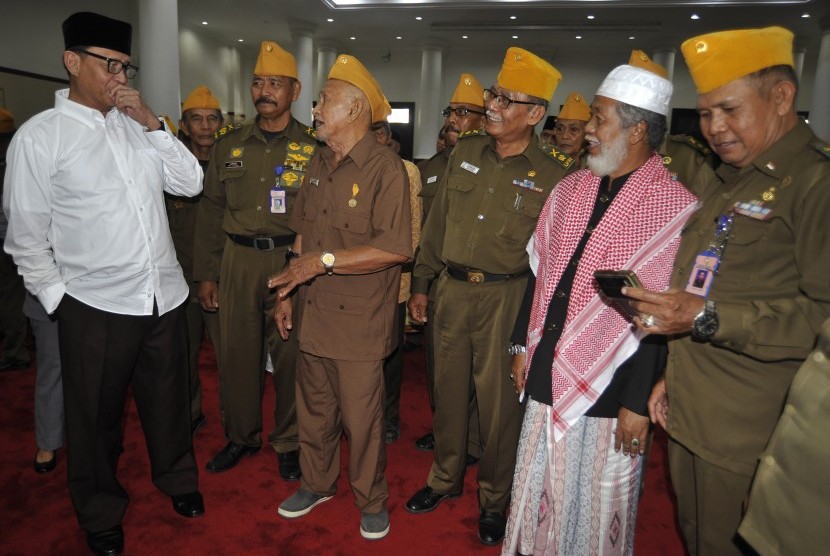 Gubernur Banten Wahidin Halim (kiri).