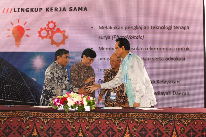Gubernur Daerah Istimewa Yogyakarta Sri Sultan Hamengkubuwono X menghadiri ajang Bali Clean Energy Forum 2016