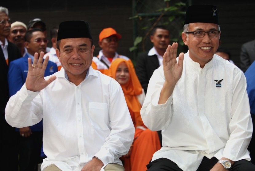 Gubernur dan Wakil Gubernur Aceh terpilih Irwandi Yusuf-Nova Iriansyah.