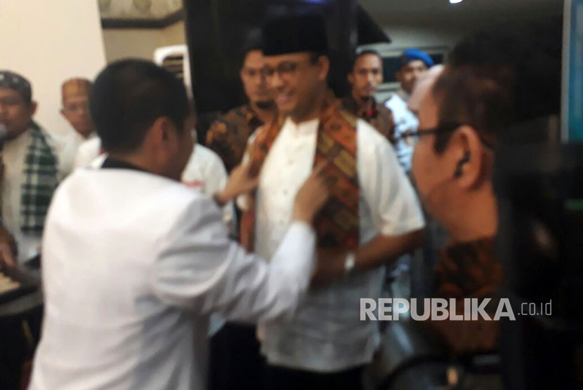 Gubernur dan Wakil Gubernur DKI terpilih Anies Baswedan-Sandiaga Uno hadir dalam acara selamatan dan doa bersama yang digelar Dewan Pimpinan Wilayah Partai Keadilan Sejahtera (DPW PKS) DKI Jakarta di Hotel Grand Cempaka, Ahad (15/10).