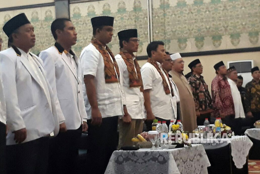 Gubernur dan Wakil Gubernur DKI terpilih Anies Baswedan-Sandiaga Uno hadir dalam acara selamatan dan doa bersama yang digelar Dewan Pimpinan Wilayah Partai Keadilan Sejahtera (DPW PKS) DKI Jakarta di Hotel Grand Cempaka, Ahad (15/10).