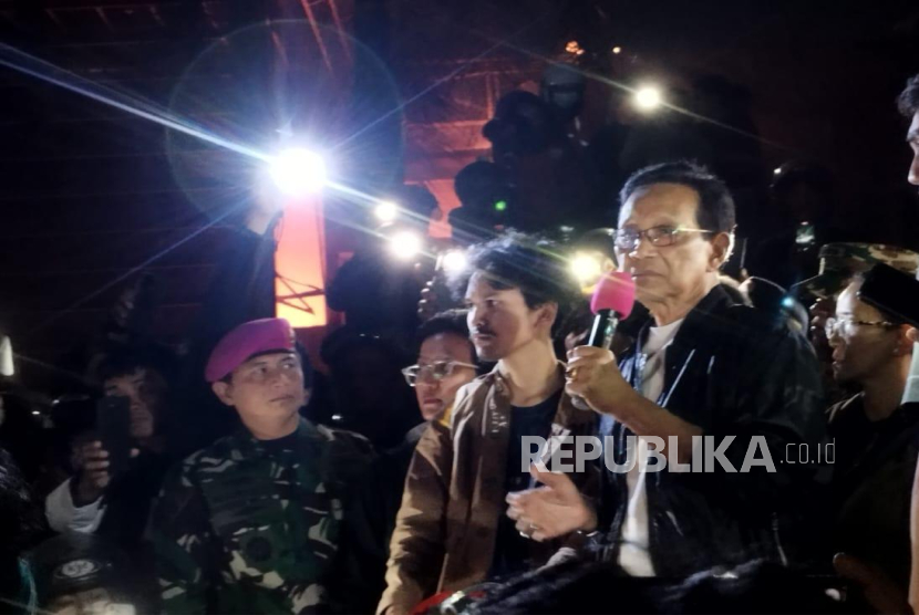 Tanpa Pengawalan, Sultan HB X Datangi Massa dan Kembalikan Delapan Demonstran yang Ditahan