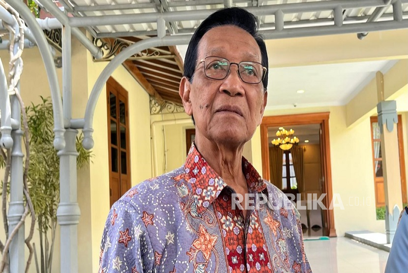  Gubernur DIY Sri Sultan Hamengku Buwono X menanggapi polemik sampah di Kota Yogyakarta, izinkan buang kembali di TPST Piyungan sampai akhir tahun 2025